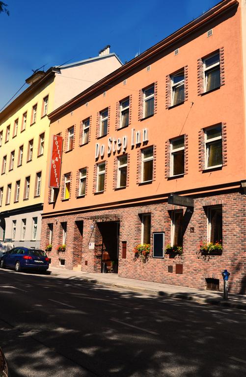 Hotel And Hostel Do Step Inn